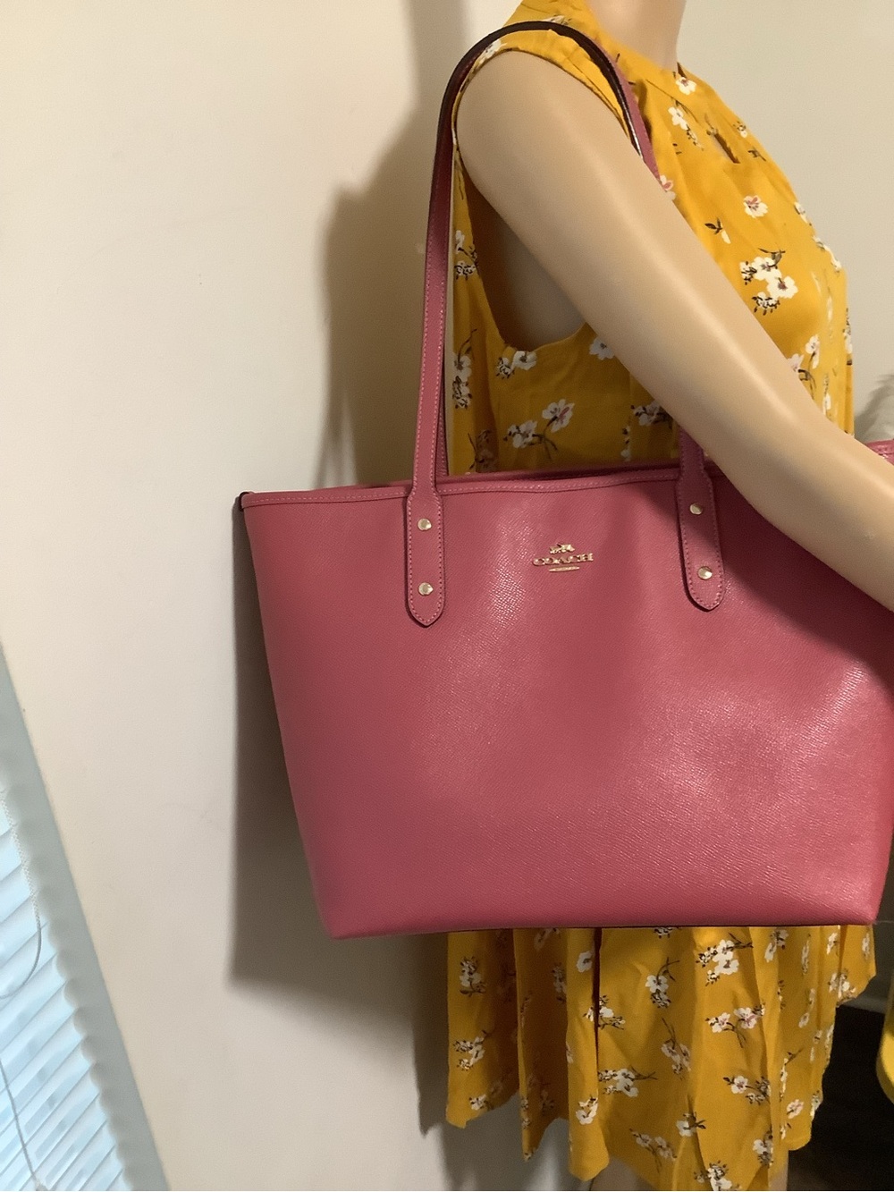 Coach Rose mauve Crossgrain Leather Tote with Gold Hardware - Picture 8 of 16